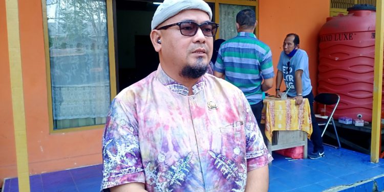 Anggota DPRD Banjarmasin dapil Banjarmasin Utara HM Ismail Ibrahim diwancarai usai reses di Kecamatan Banjarmasin Utara.