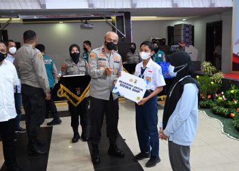 Gandeng Jhonlin Group, Polda Kalsel Beri Dukungan Psikososial dan Beasiswa untuk Anak Terdampak Covid-19