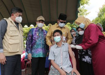 Tinjau Vaksinasi Bergerak di Batu Mandi, Paman Birin : Jangan Lengah, Covid Masih  Mengintai