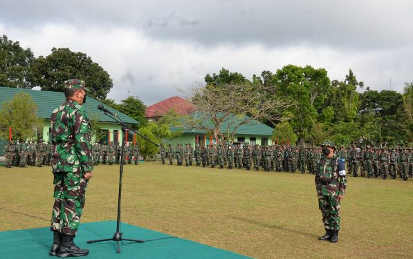 Pengarahan kepada prajurit Korem 101/Antasari serta jajaran saat briefing latihan Gulbencal di Lapangan Mako Denzipur 8/Gawi Manuntung.