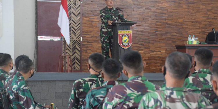 Kasdam VI/Mulawarman Brigjen TNI Ibnu Bintang Setiawan, S.I.P., M.M. melaksanakan Kaji Ulang Latihan Pratugas Penebalan Satuan Bawah Kendali Operasi (BKO) Aparat Teritorial (Apter) Gelombang III di wilayah Kodam XVII/Cenderawasih dan Kodam XVIII/Kasuari.