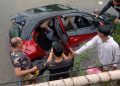 Mobil Minibus Tenggelam di Sungai Tepi Jembatan Jalan Gunungraja Tambang Ulang