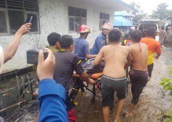 Nenek Tewas Kesetrum di Rumahnya yang Tergenang Banjir
