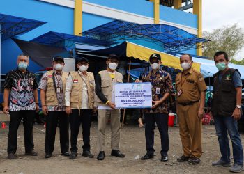 Bantu Warga Terdampak Banjir HST, UPZ Bank Kalsel Serahkan Bantuan Rp 100 Juta