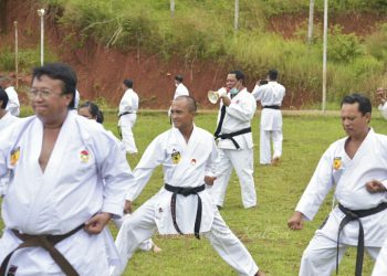 Gubernur Kalsel Pimpin Latihan Karateka Sabuk Hitam