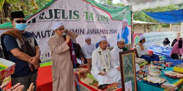 Paman Birin Borong Lelang Saprah Amal Lalu Dibagikan Lagi untuk Jamaah