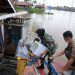 Peringati HUT ke-60 Kowad, Srikandi Kalsel Bantu Masyarakat Terdampak Banjir di Pesisir Sungai Lulut