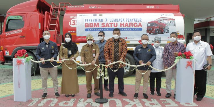 PT Pertamina Patra Niaga Regional Kalimantan bersama BPH (Badan Pengatur Hilir) Migas meresmikan secara serentak 7 titik lembaga penyalur bahan bakar minyak, melalui program BBM Satu Harga. (istimewa)