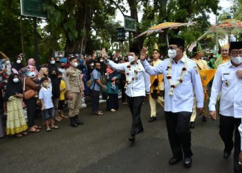 Hadiri Harjad HST, Paman Birin Disambut Tarian  Batumpang Apam