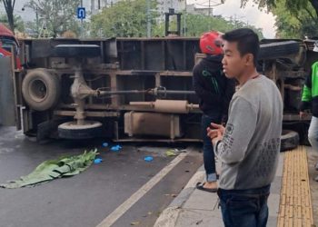 Tragis, Pengendara Motor Tewas Tertindih Badan Truk