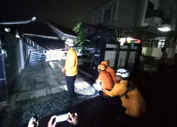 Rumah Ambruk, Tiga Penghuni Sempat Terjebak