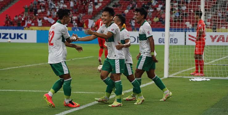 Witan Sulaiman selebrasi usai mencetak 1 gol di gawang Singapura. (foto : rakyatnews.co.id)