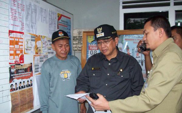 Foto mendiang HA Yudhi Wahyuni saat menjalankan tugas sebagai walikota Banjarmasin.