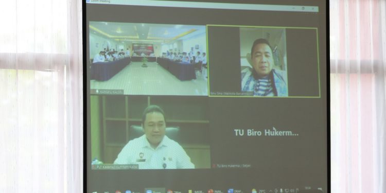 Walikota Banjarmasin H Ibnu Sina dan Plt. Kepala Kanwil Kemenkumham Kalsel Heni Susila Wardoyo yang hadir virtual pada rapat.