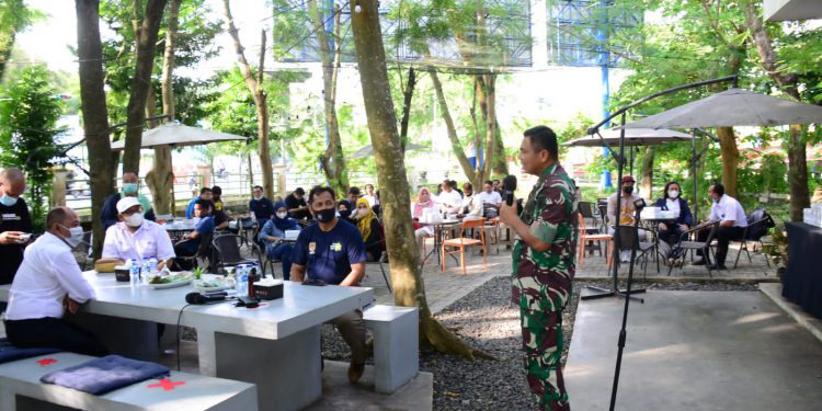 Danrem 101/Antasari Brigadir Jenderal TNI saat pamitan ke insan pers di 101 Coffee Banjarmasin.