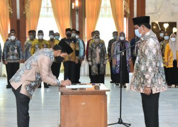 Usai Melantik 15 Pejabat, Paman Birin: Saya akan Terus Evaluasi Kinerja SKPD