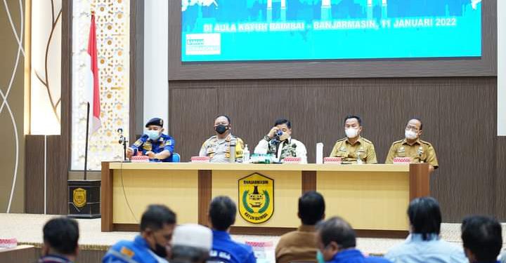 Walikota Banjarmasin H Ibnu Sina saat menggelar silaturahmi dengan pasukan BPK di Banjarmasin. (foto : Humas Pemko Banjarmasin)