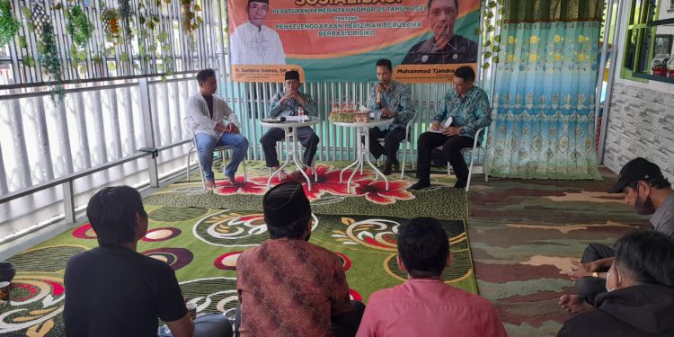 Anggota DPRD Kalsel H Suripno Sumas melaksanakan sosialisasi PP No. 05 tahun 2021 menghadirkan narasumber Muhammad Tjandra. (foto : putza)