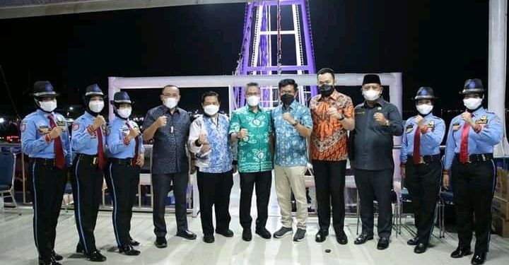 Walikota Banjarmasin H Ibnu Sina berfoto bersama dengan walikota Kendari dan kepala daerah lainnya. (foto : Humas Pemko Banjarmasin)