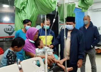 Puluhan Warga Keracunan Makanan, Gubernur Kalsel Respon Cepat Meninjau ke Rumah Sakit