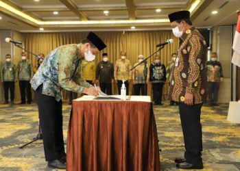 Gubernur Kalsel Lantik Fachrudin Sebagai Direktur Bisnis Bank Kalsel