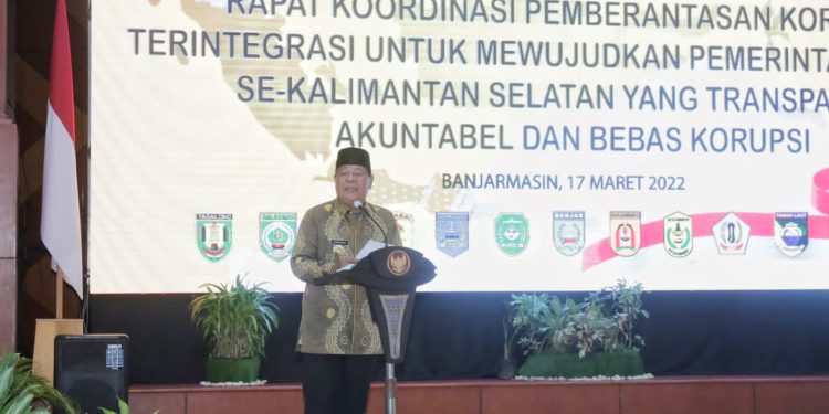 Gubernur Kalsel H Sahbirin Noor saat saat membuka Rapat Koordinasi Pemberantasan Tindak Pidana Korupsi Terintegrasi di Gedung Mahligai Pancasila. (Foto : Humas Pemprov Kalsel)