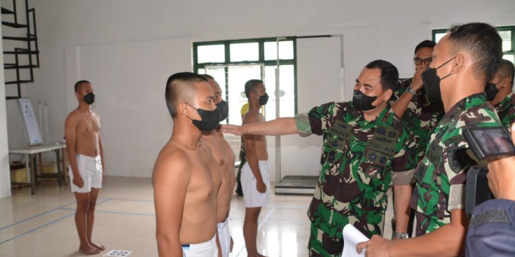 Peserta Cata PK TNI AD saat menjalani seleksi di Makorem 101/Antasari. (Foto : Penrem 101/Antasari)