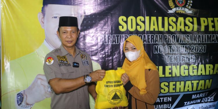 Anggota Komisi II DPRD Kalsel Muhammad Yani Helmi kembali menyapa masyarakat secara langsung melalui kegiatan Sosialisasi Perundang-undangan (Sosper), bertempat di Desa Mekar Sari Kecamatan Simpang Empat, Kabupaten Tanah Bumbu.(foto : putza)