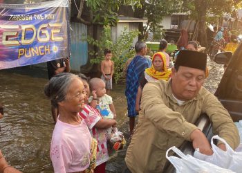 Paman Birin Bagikan Paket Bantuan untuk Warga Terdampak Banjir