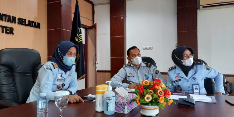 Rapat internal jajaran Kemenkumham Kalsel terkait peresmian Desa Sadar Hukum sekaligus Lapas Batulicin. (foto : Kemenkumham Kalsel)