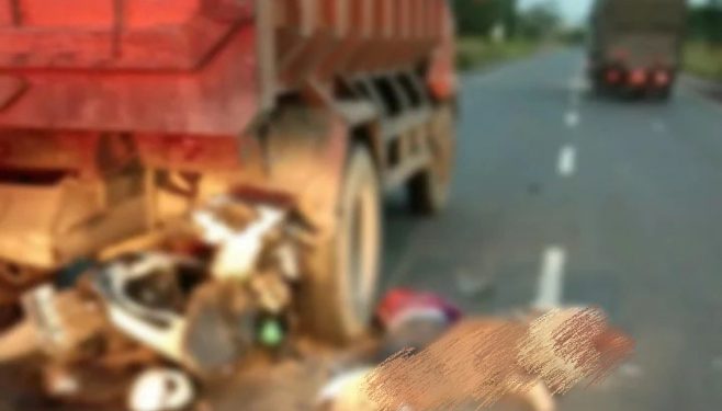 Korban ditemukan tergeletak tak bernyawa di samping truk di Jalan Lingkar Selatan. (foto : IG peristiwabanua)