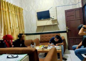 Sepasang Muda Mudi Terciduk Berduaan di Tempat Gelap