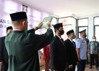 Lantik Enam Notaris dan Satu JFT Analis Kepegawaian, Lilik Sujandi Ingatkan Moralitas dan Integritas