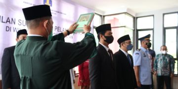 Lantik Enam Notaris dan Satu JFT Analis Kepegawaian, Lilik Sujandi Ingatkan Moralitas dan Integritas