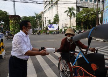 Tebar Kebaikan Saat Ramadhan, Bank Kalsel Bagikan Ratusan Takjil