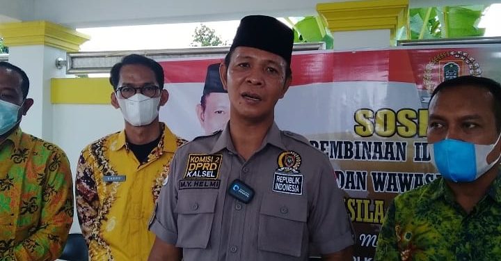 Anggota DPRD Kalsel Muhammad Yani Helmi saat menggelar
Sosialisasi Wawasan kebangsaan dan Ideologi Pancasila, di Kelurahan Gunung Tinggi, Batulicin, Tanah Bumbu. (foto : istimewa)