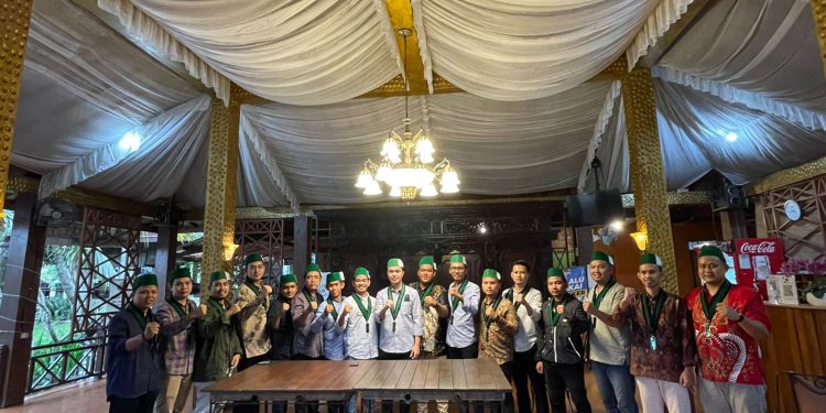 Foto bersama jajaran Badko HMI Kalselteng usai rapat koordinasi. (foto : istimewa)