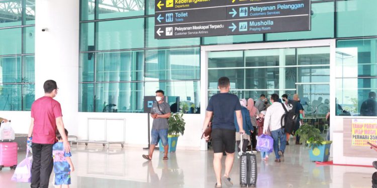 Suasana layanan di Bandara Internasional Syamsudin Noor. (foto : istimewa)