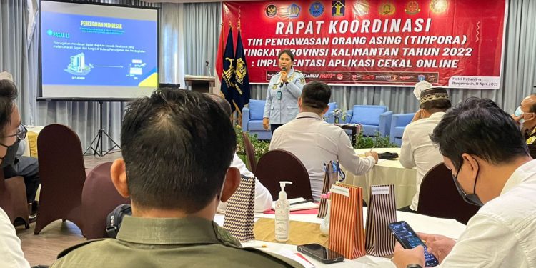 Rapat Timpora terkait sosialisasi aplikasi Cekal Orang Asing. (foto : Humas Kemenkumham Kalsel)