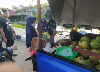 Omset Kelapa Muda Meningkat Selama Ramadhan
