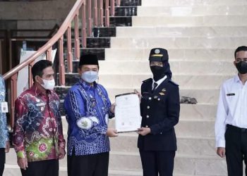 Walikota Banjarmasin Serahkan SK CPNS dan PPPK