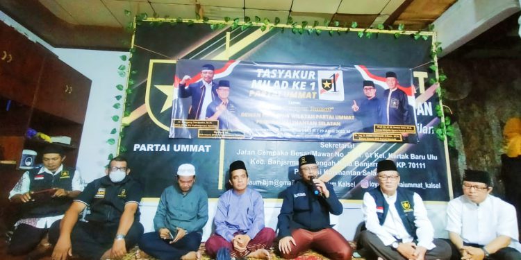 Tasyakuran HUT Partai Ummat di Sekretariat DPW Partai Ummat Kalsel. (foto : istimewa)