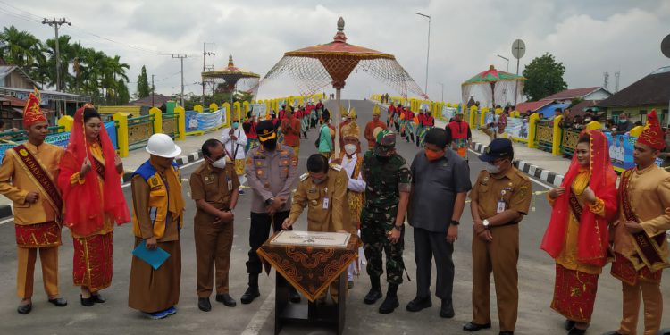 Peresmian Jembatan Patih Masih oleh Walikota Banjarmasin H Ibnu Sina. (Foto : shn)