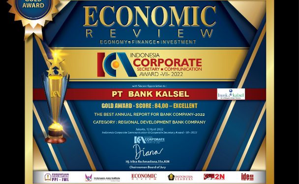 Penghargaan Gold Award - Score 84,00 (Excellent) The Best Annual Report for Bank Company Kategori Regional Development Bank Company yang diraih Bank Kalsel.