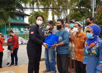 Peringati HBP ke-58, Kanwil Kemenkumham Kalsel Bagikan Ratusan Paket Sembako kepada Warga