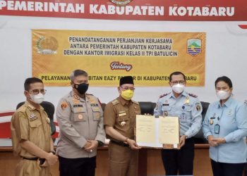 Kemenkumham Kalsel Teken Kerjasama Layanan Eazy Paspor dengan Pemkab Kotabaru