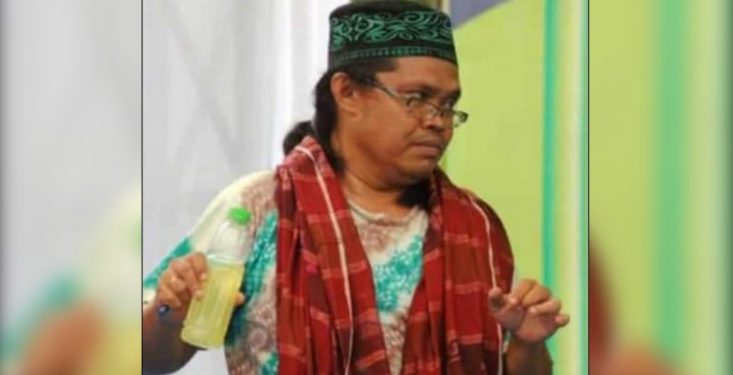 Abdus Sukur semasa hidup saat memainkan Mamanda.