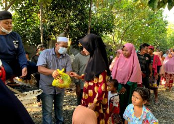 Yani Helmi Bagikan Migor Disela Sosper Perda Pajak Daerah