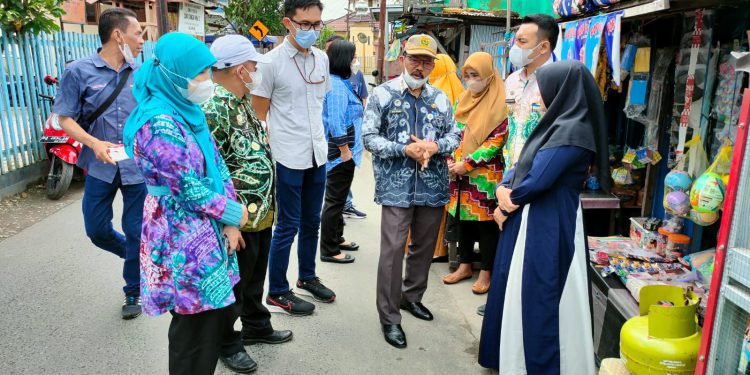 PT Pertamina Patra Niaga Regional Kalimantan bersama dengan Pemerintah Kota Banjarmasin melakukan sidak hingga ke pangkalan, hal ini dilakukan sebagai upaya menjaga pasokan distribusi pasca kenaikan HET.(foto : putza)