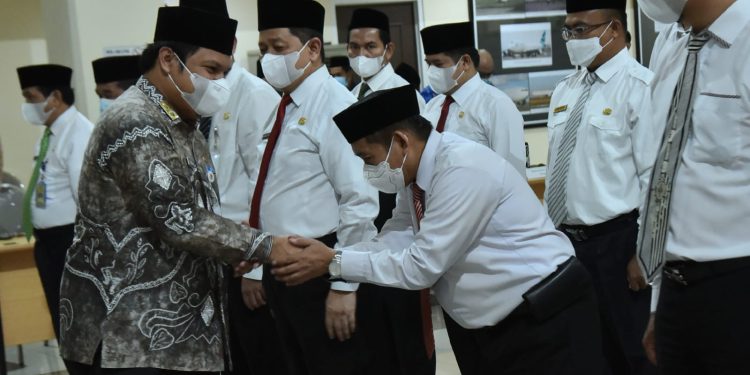 Pelantikan Penyelenggara Ibadah Haji (PPIH) Embarkasi Haji Banjarmasin 2022 di Asrama Haji Embarkasi Banjarmasin. (foto : Humas Pemprov Kalsel)